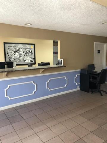 Super 8 By Wyndham Orangeburg North Motel Exterior photo