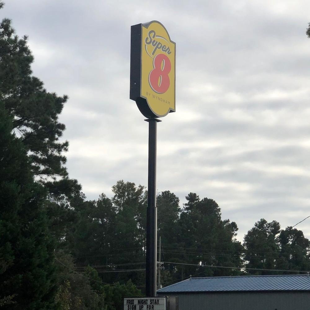 Super 8 By Wyndham Orangeburg North Motel Exterior photo